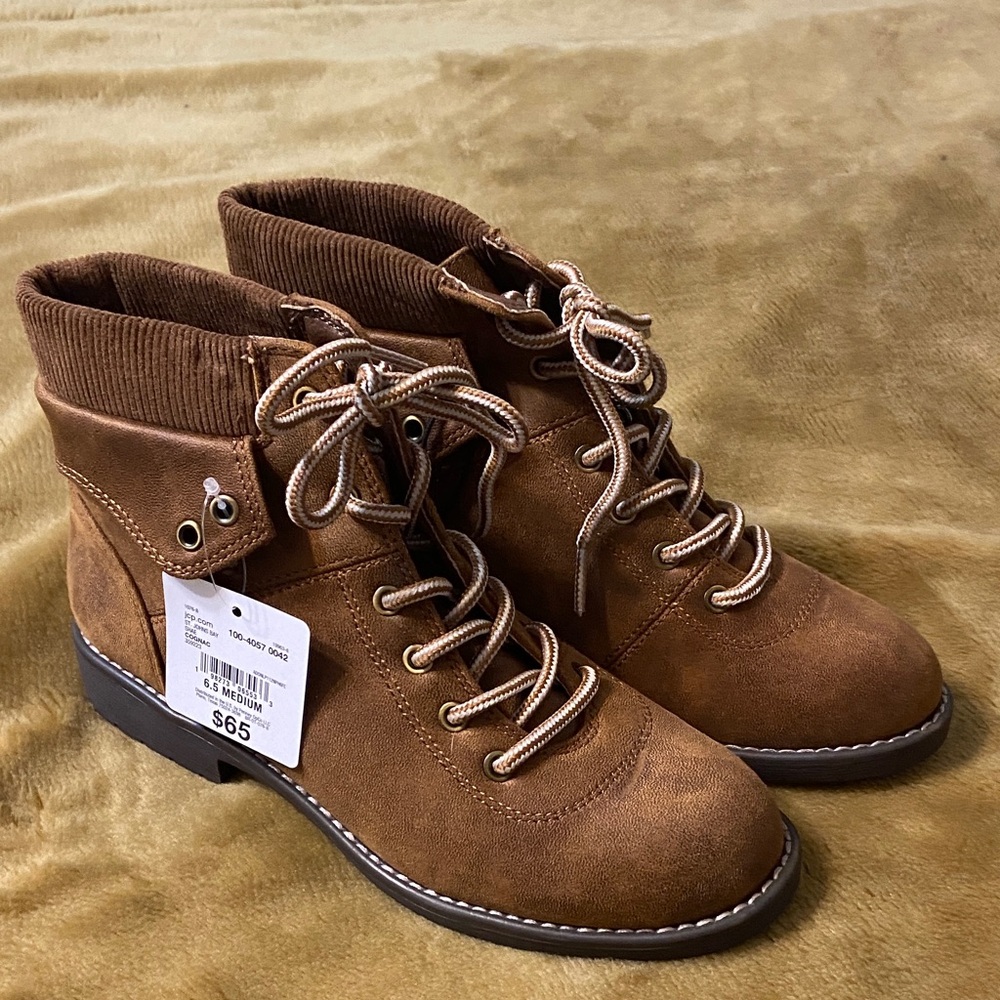 St. John’s Bay new Tan lace up ankle boots size 6.5